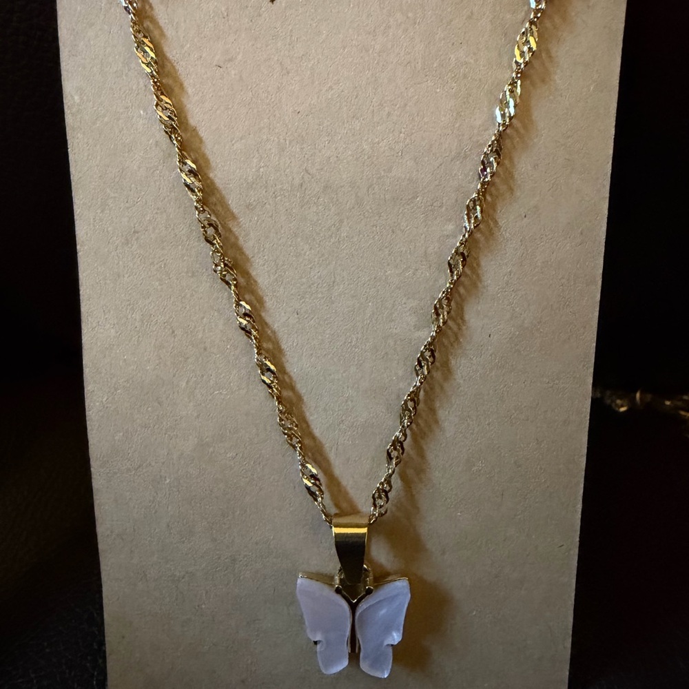 Pink Butterfly Pendant w/Gold Tone Necklace NWOT Never worn - Picture 2 of 5